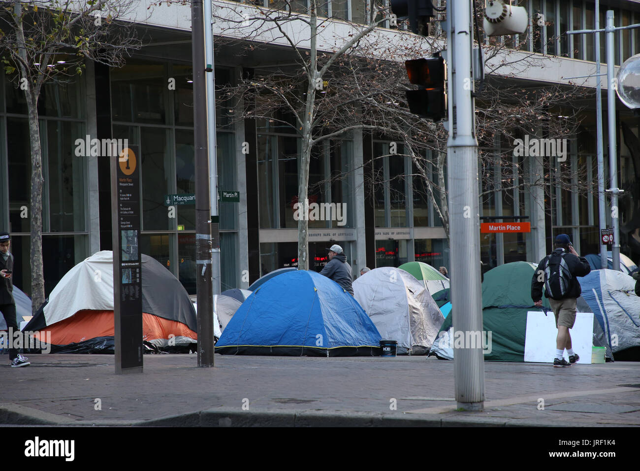 Sydney, Australia. Il 4 agosto 2017. Più tende sono state erette in corrispondenza della estremità superiore della Martin Place come i senzatetto camp ora occupa quasi tutta la zona tra i due lati della strada sul blocco tra Macquarie Street e Phillip Street nel cuore del quartiere centrale degli affari e appena girato l'angolo dal Parlamento NSW. Credito: Richard Milnes/Alamy Live News Foto Stock