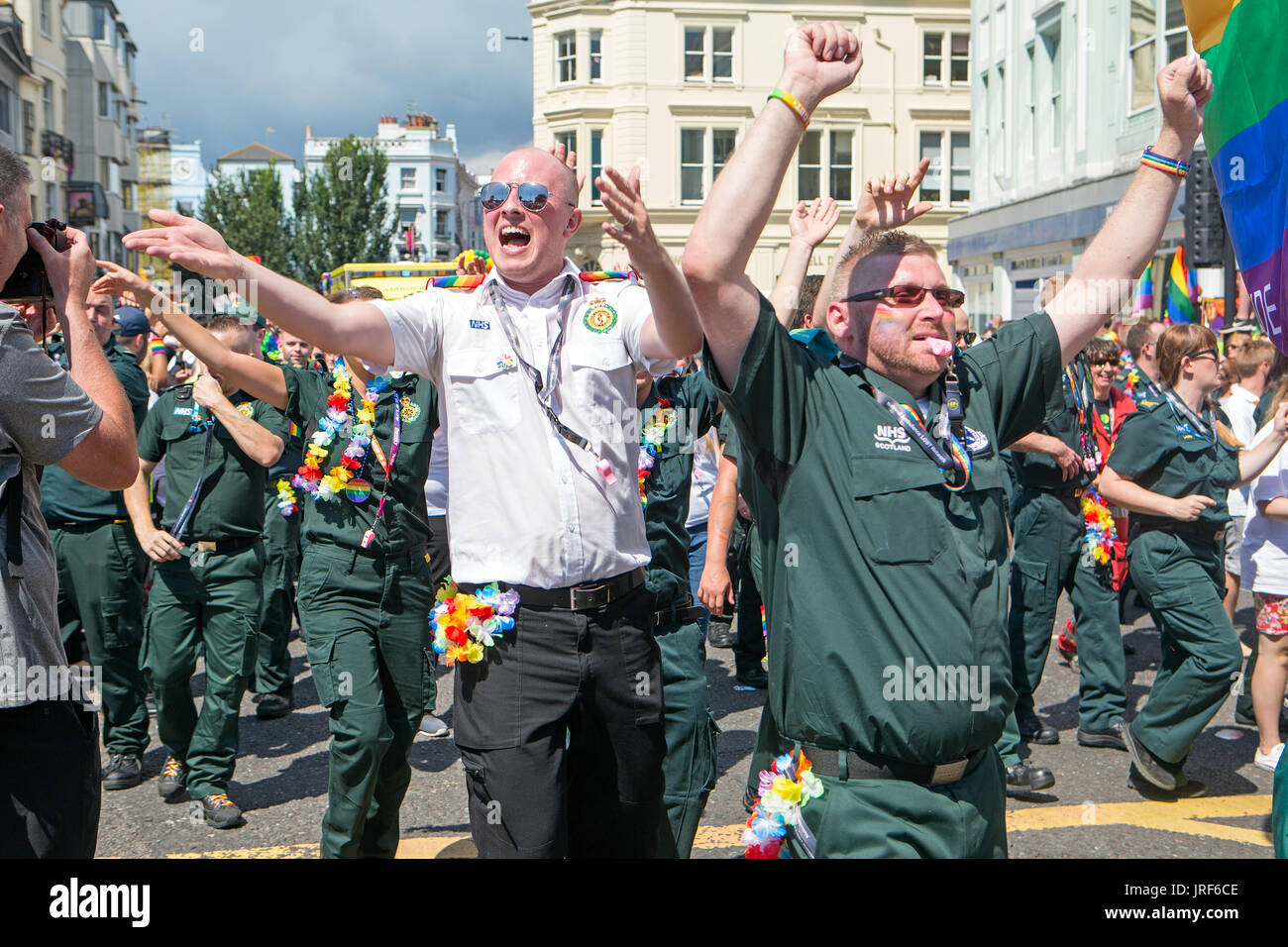 Brighton, Regno Unito. 05 Ago, 2017. Questo è il Brighton Gay Pride 2017 Parade. Un atmosfera di carnevale promozione dei diritti per la comunità LGBT. La sfilata procedeva sul lungomare di Brighton & Hove con inizio alle 11:00 am da Hove prati lungo il lungomare e attraverso il centro città di Brighton. 5 agosto 2017. Credito: David Smith/Alamy Live News Foto Stock