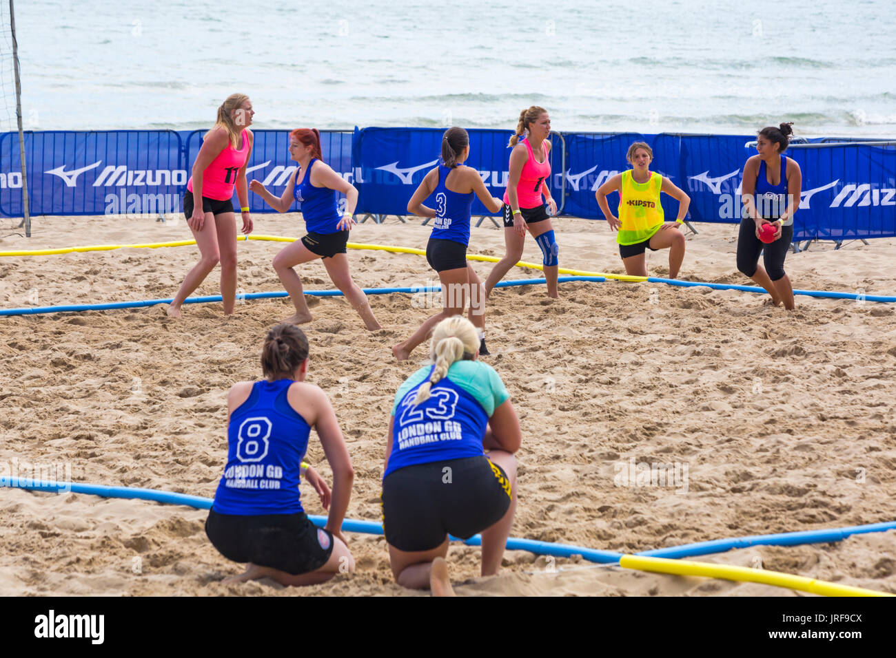 Cui Canford Cliffs, Poole, Dorset, Regno Unito. 5 Ago, 2017. British beach handball Championships avviene a cui Canford Cliffs spiaggia di oggi e di domani. Credito: Carolyn Jenkins/Alamy Live News Foto Stock