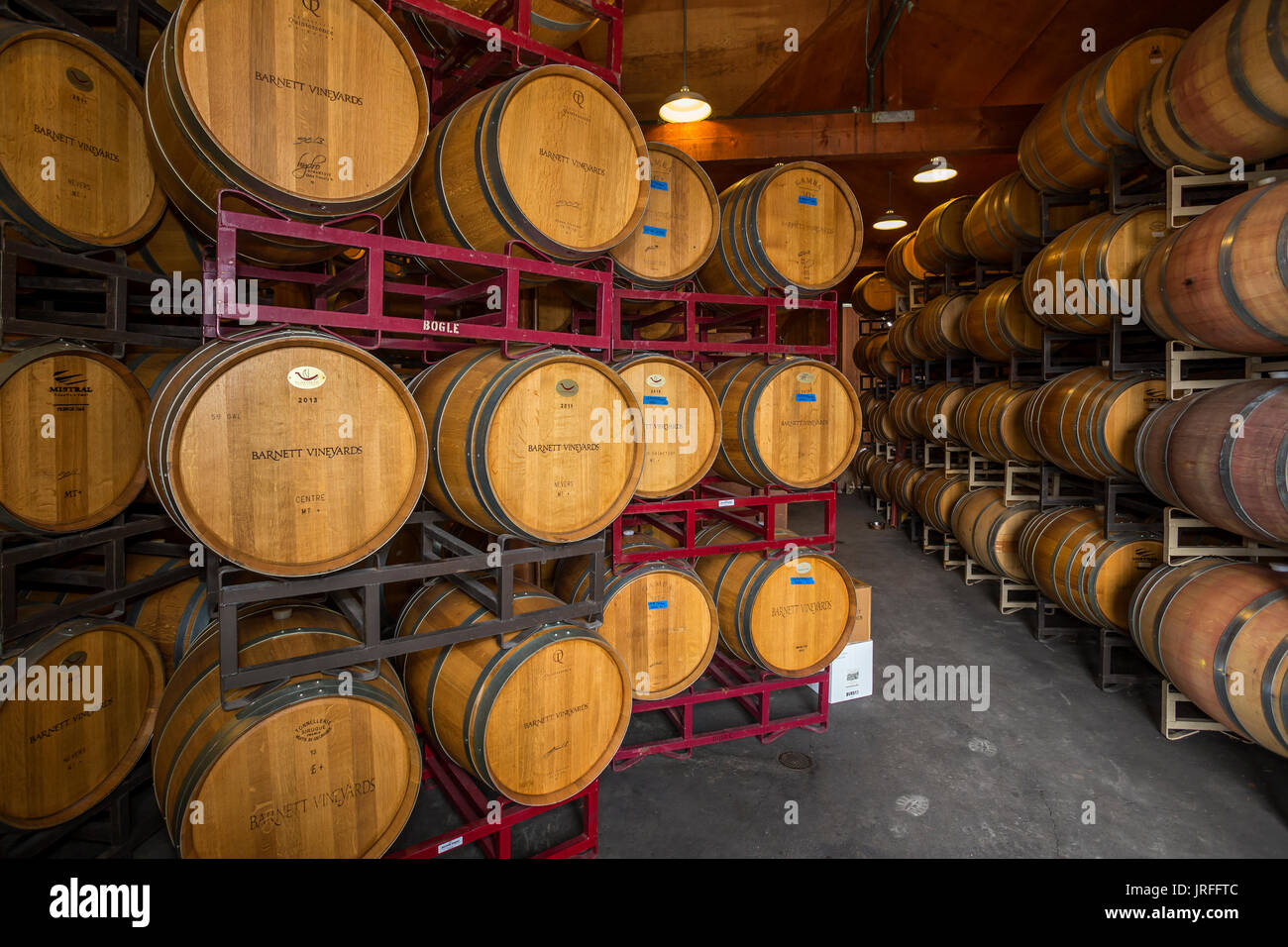Rovere francese botti da vino, area di fermentazione, Barnet vigneti, Spring Mountain Road, Saint Helena, la Valle di Napa NAPA County, California Foto Stock