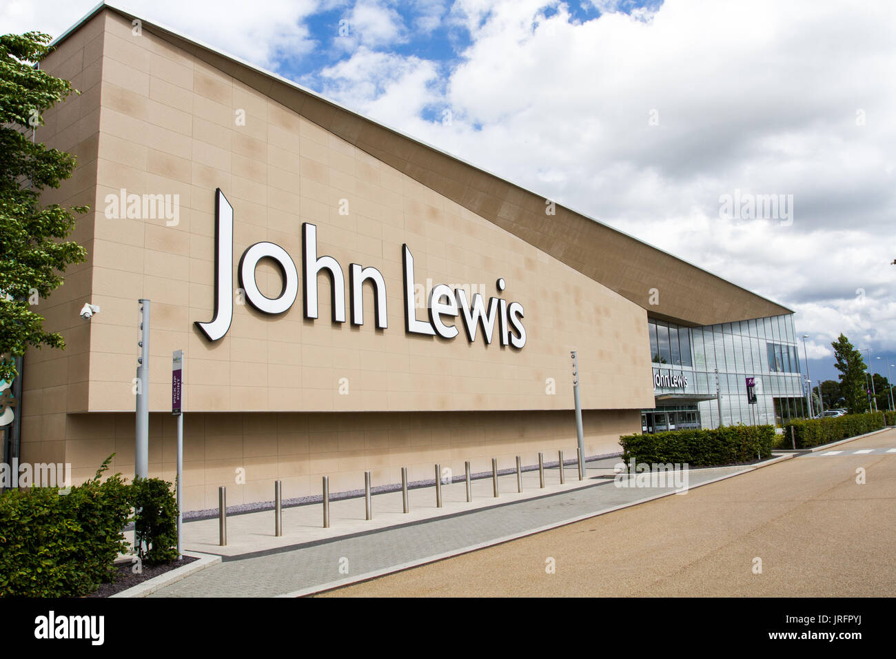 La parte esterna di un John Lewis super store sulla periferia di York, UK. John Lewis è un cittadino britannico di omni Rivenditore canale che è popolare con gli acquirenti. Foto Stock