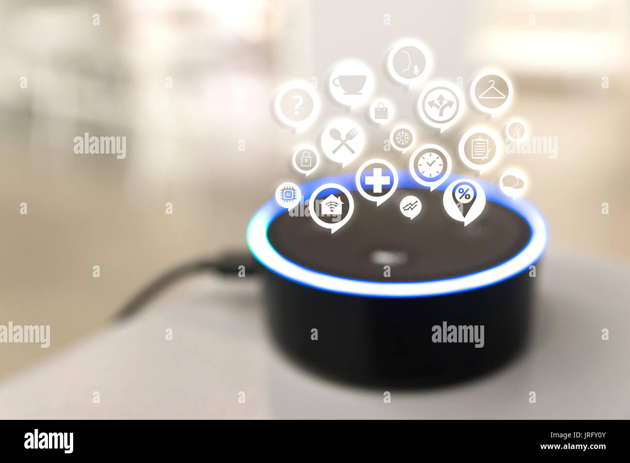 Home advisor , il riconoscimento vocale , intelligenza artificiale e dispositivo internet delle cose concetto. Foto Stock