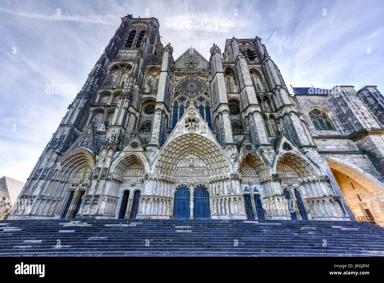 La cattedrale di Bourges, la Chiesa Cattolica Romana si trova a Bourges, Francia. È dedicata a Santo Stefano ed è la sede dell'Arcivescovo di Bourges. Foto Stock