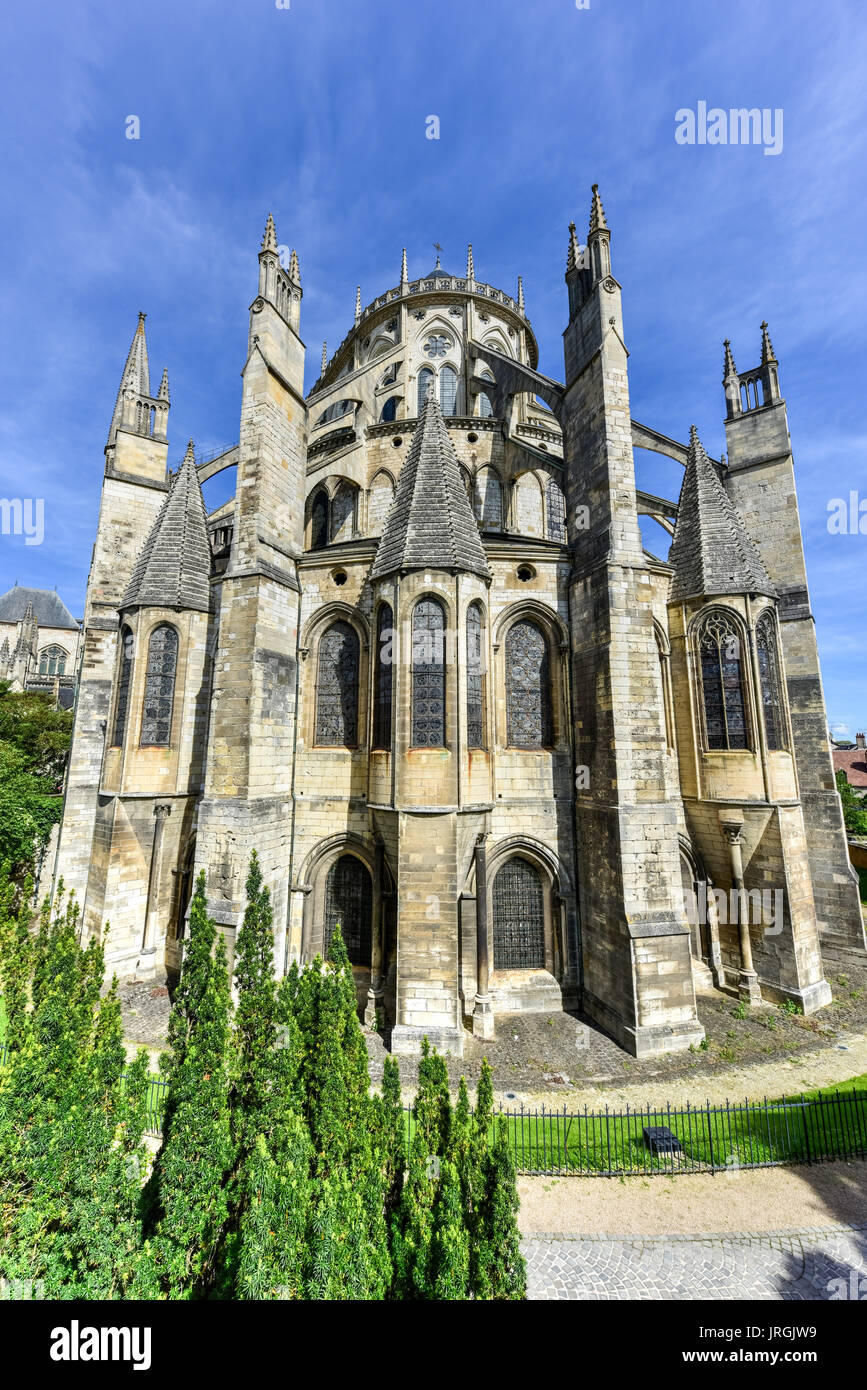 La cattedrale di Bourges, la Chiesa Cattolica Romana si trova a Bourges, Francia. È dedicata a Santo Stefano ed è la sede dell'Arcivescovo di Bourges. Foto Stock