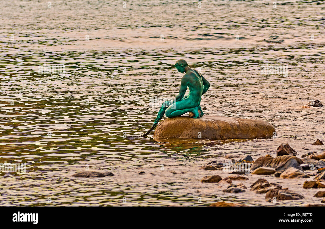 Italia Liguria Sestri Levante Baia del Silenzio - Statua del pescatore di Leonardo Lustig ( donati da Gianfranco Traverso al city ) Foto Stock