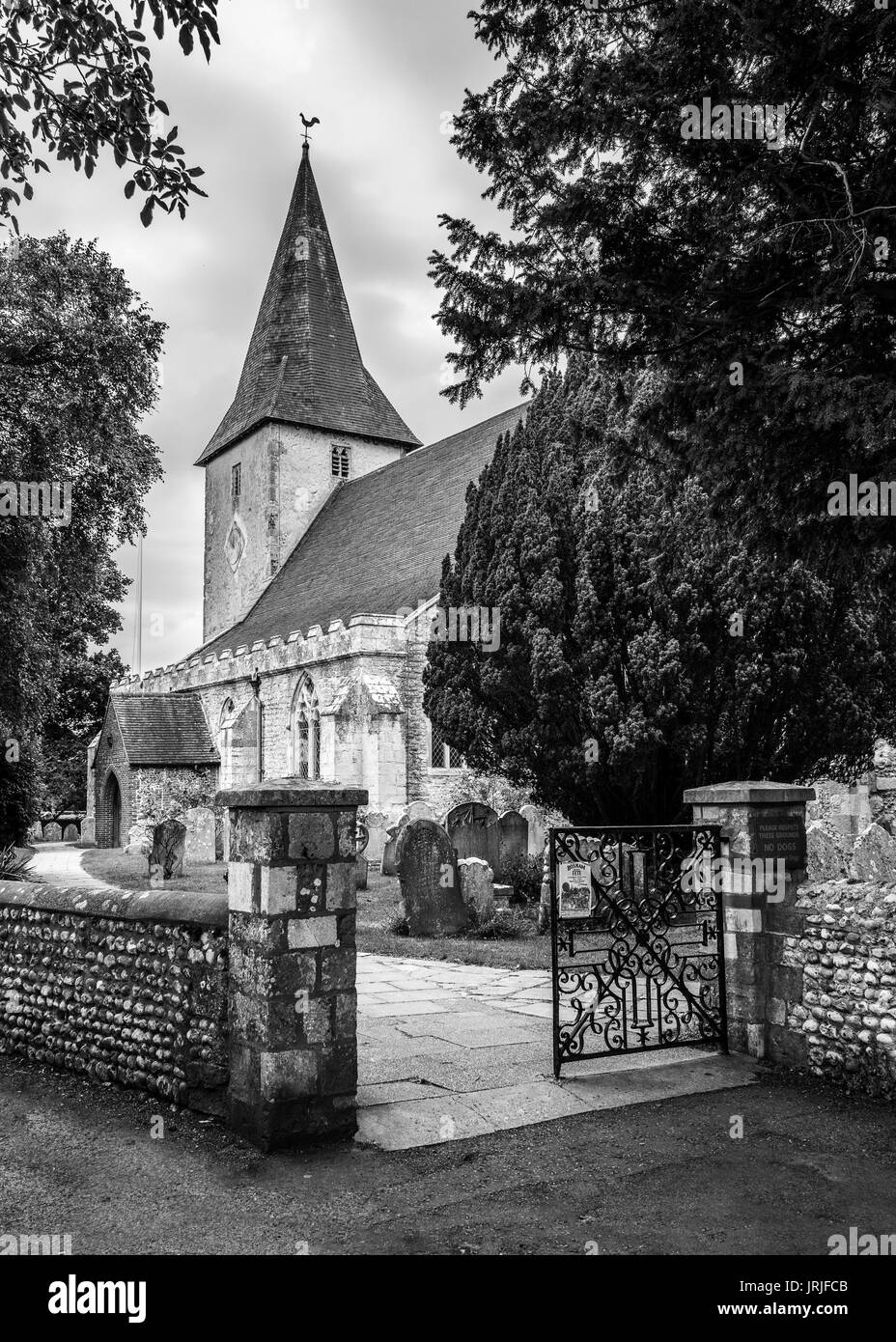 Immagine in bianco e nero della Chiesa della Santa Trinità, Bosham, West Sussex, in Inghilterra Foto Stock