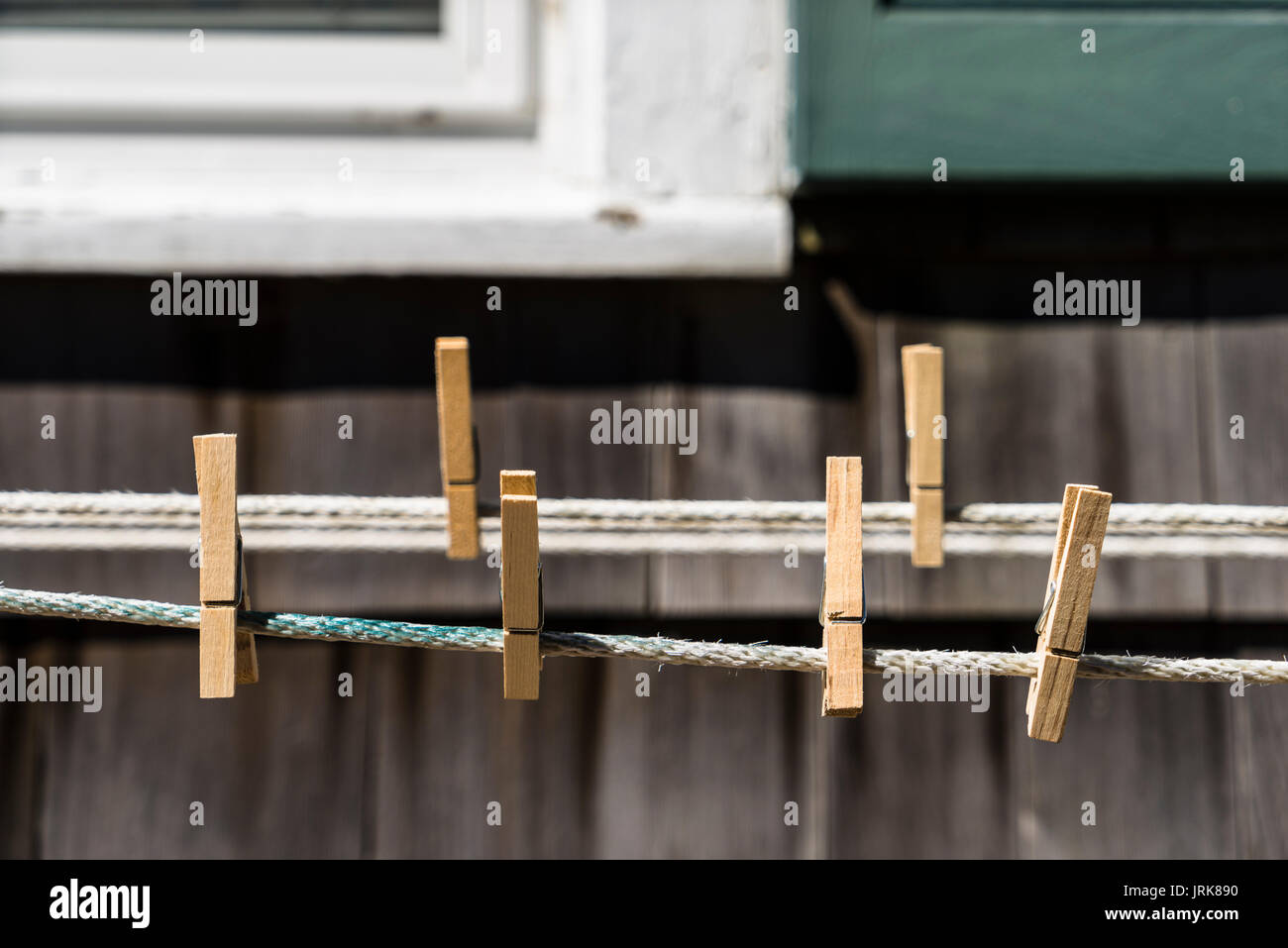 Fune con panno di legno fermi Foto Stock