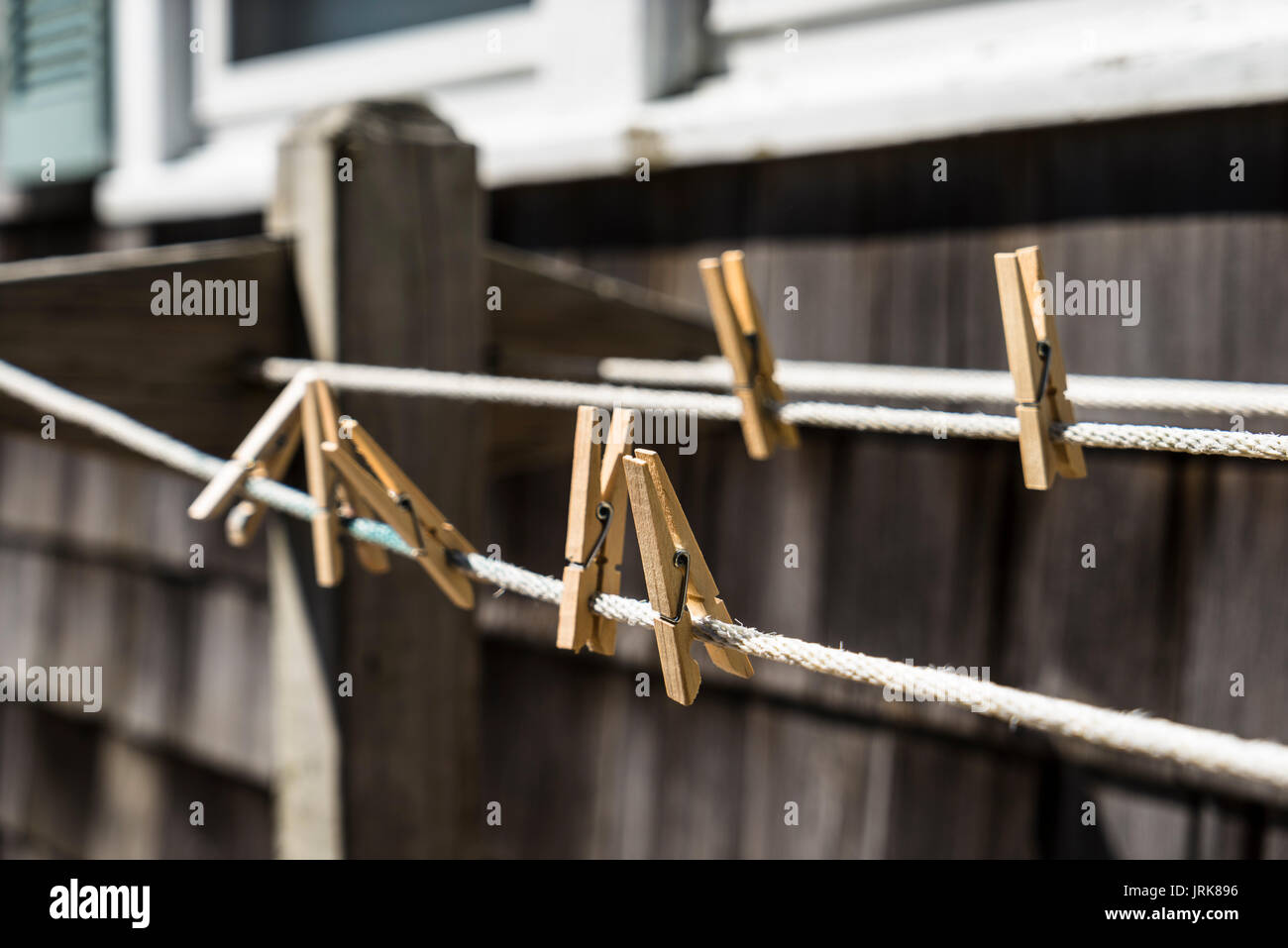 Fune con panno di legno fermi Foto Stock