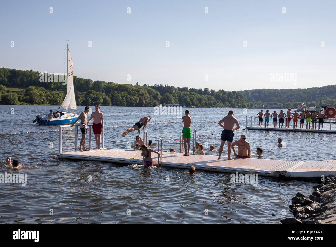 Dopo un divieto di balneazione nel fiume Ruhr, sul lago Baldeneysee, di Essen, in Germania, dopo 46 anni di divieto di balneazione è possibile bagnarsi nuovamente, ufficialmente, in Foto Stock
