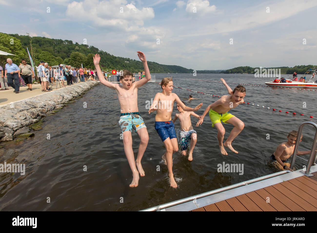 Dopo un divieto di balneazione nel fiume Ruhr, sul lago Baldeneysee, di Essen, in Germania, dopo 46 anni di divieto di balneazione è possibile bagnarsi nuovamente, ufficialmente, in Foto Stock