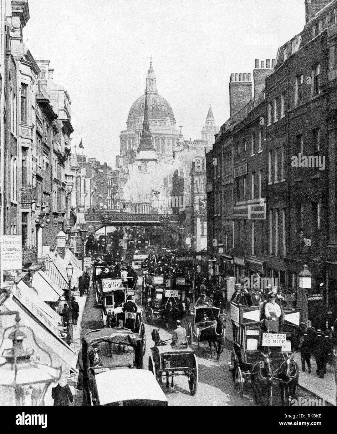 A cavallo il traffico in London's Fleet Street (guardando verso la Cattedrale di St Paul nel 1906 Foto Stock