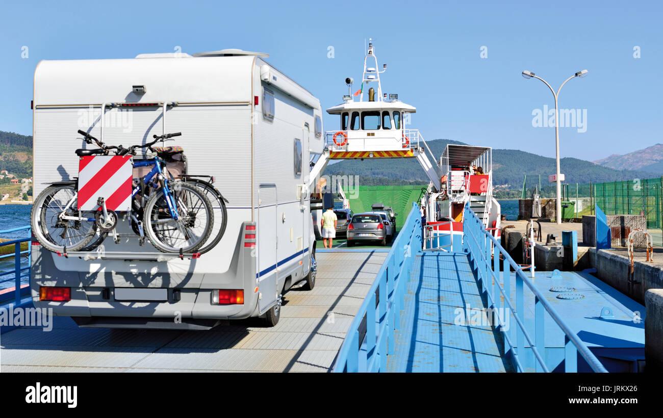 Motor home entrando in traghetto Foto Stock