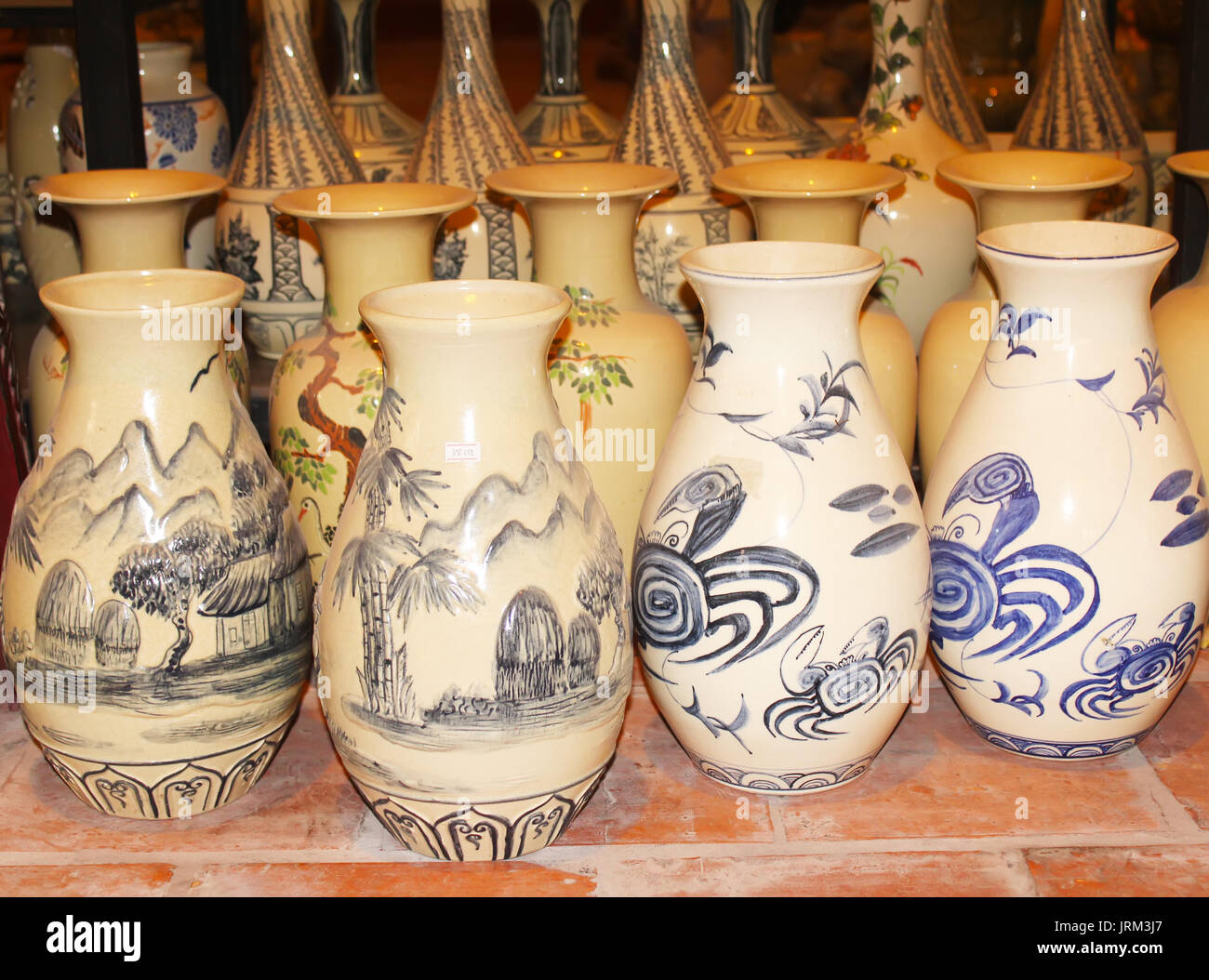 HAI DUONG, Vietnam, 23 Giugno: prodotti ceramici a giugno 23, 2013 in Chu Dau ceramica, Hai Duong, Vietnam. Foto Stock