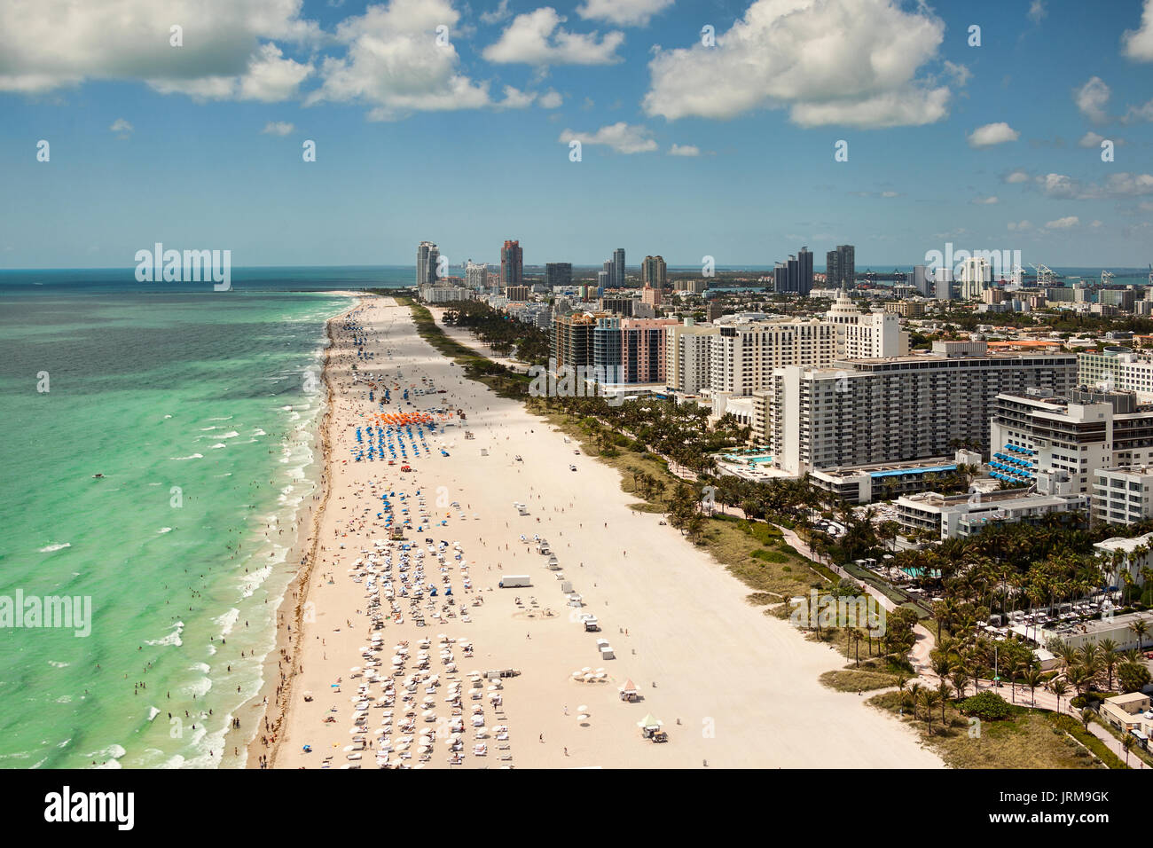 South Beach, Miami, Florida cityscape e spiaggia, dall'aria Foto Stock