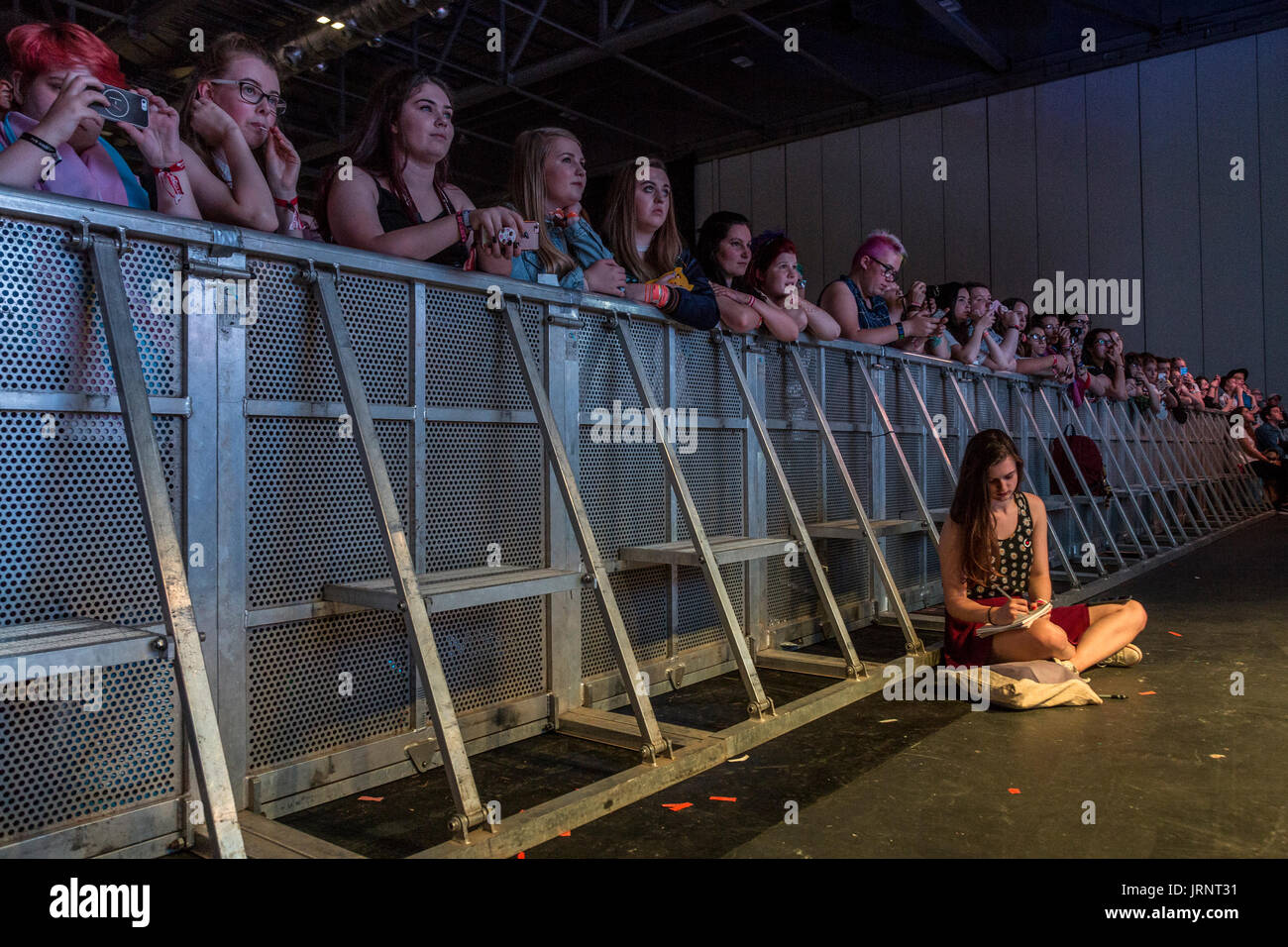 Londra, Regno Unito; Agosto 5, 2017: estate nella città più grande del Regno Unito, video online festival raccolti migliaia di giovani che vogliono godere di contenuti video online. Credito: Dominika Zarzycka/Alamy Live News Foto Stock