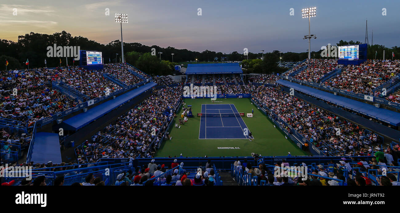 5 agosto 2017: Alexander Zverev (GER) e Kei Nishikori (JPN) sullo stadio corte durante un semi finale corrisponde al 2017 Citi Open Tennis Tournament essendo suonato al Rock Creek Park Tennis Center di Washington Justin Cooper/CSM Foto Stock