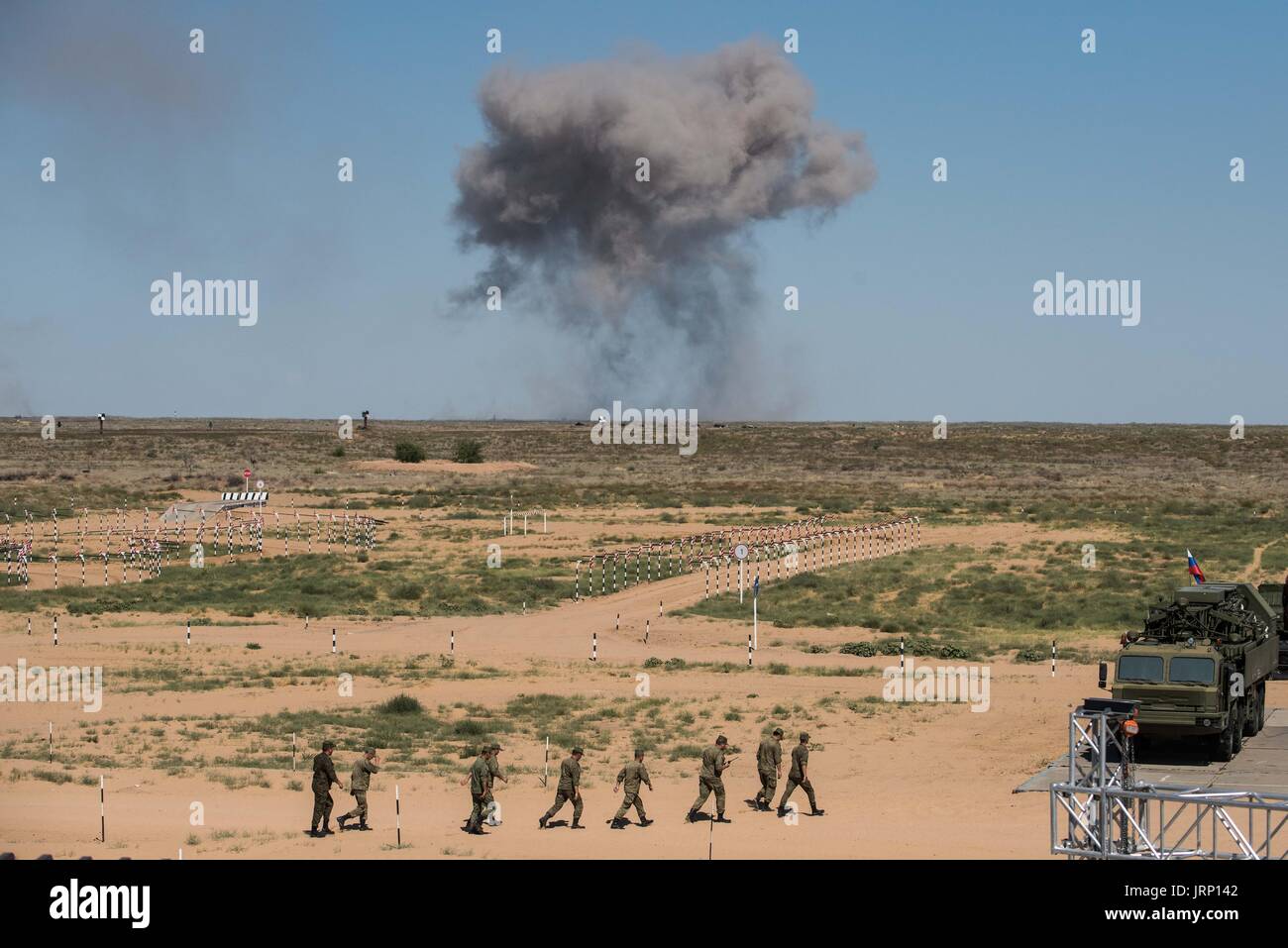 Astrakhan, Russia. 5 Ago, 2017. I soldati si sono visti durante le chiavi per il Cielo la concorrenza dell'esercito Internazionale Giochi 2017 a Ashuluk area formazione nella regione di Astrakhan, Russia, il 5 agosto 2017. L'Esercito Internazionale Giochi 2017 si svolgerà fino al 12 agosto. Credito: Evgeny Sinitsyn/Xinhua/Alamy Live News Foto Stock