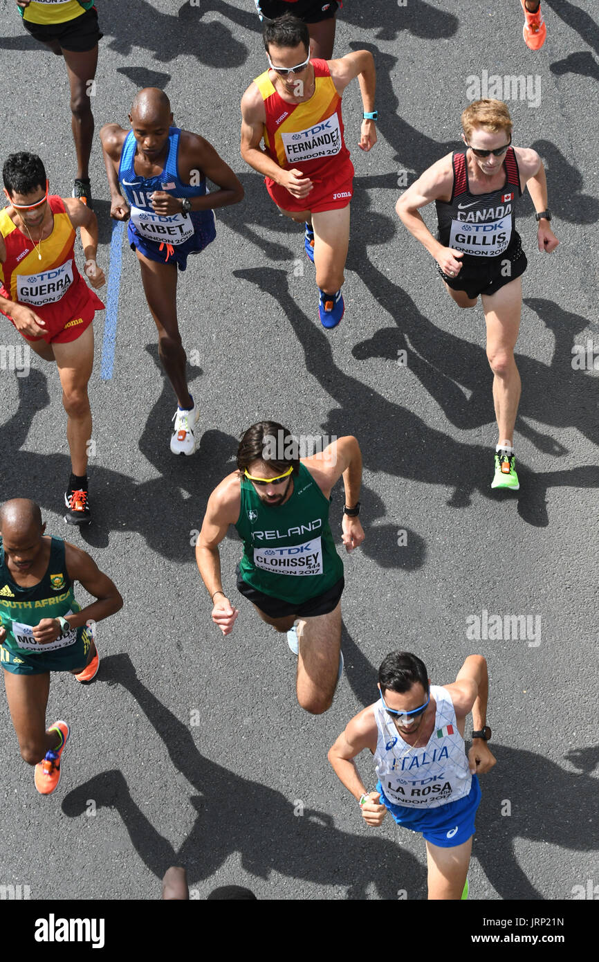 Londra, Regno Unito. Il 6 agosto 2017. IAAF Campionati del mondo. Sabato. Mens Maratona attraverso centrali di Londra. Sul terrapieno. Credito: Matteo Chattle/Alamy Live News Foto Stock