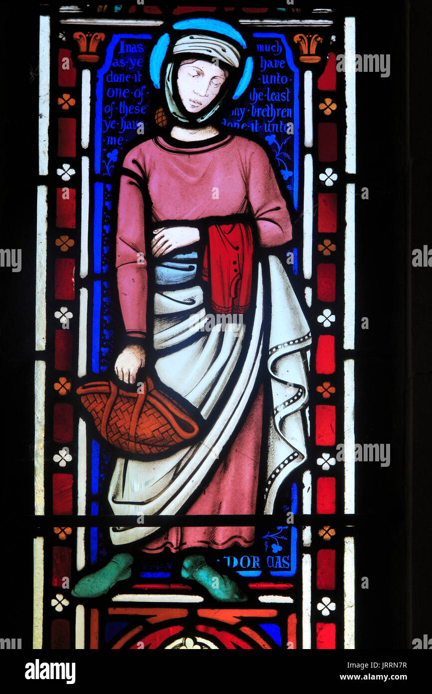 Il vetro macchiato lancet immagine finestra di Dorcas, Chiesa di Santa Maria, Uggeshall, Suffolk, Inghilterra, Regno Unito Foto Stock
