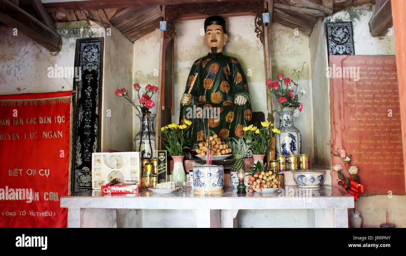 Statue di divinità in un tempio in Vietnam Foto Stock