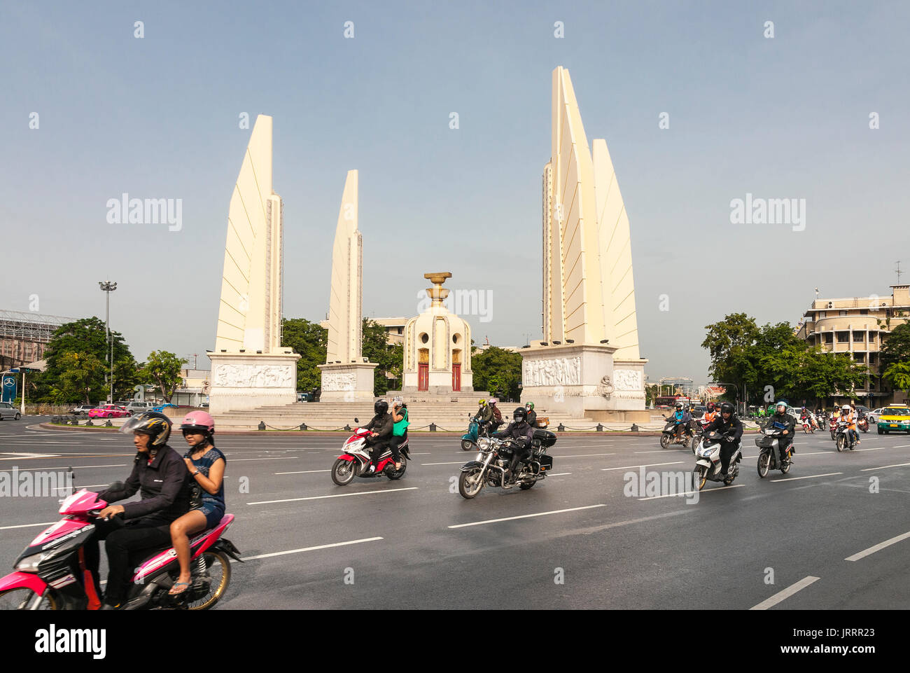 La democrazia è un monumento su Ratchadamnoen Avenue, Bangkok, Thailandia Foto Stock