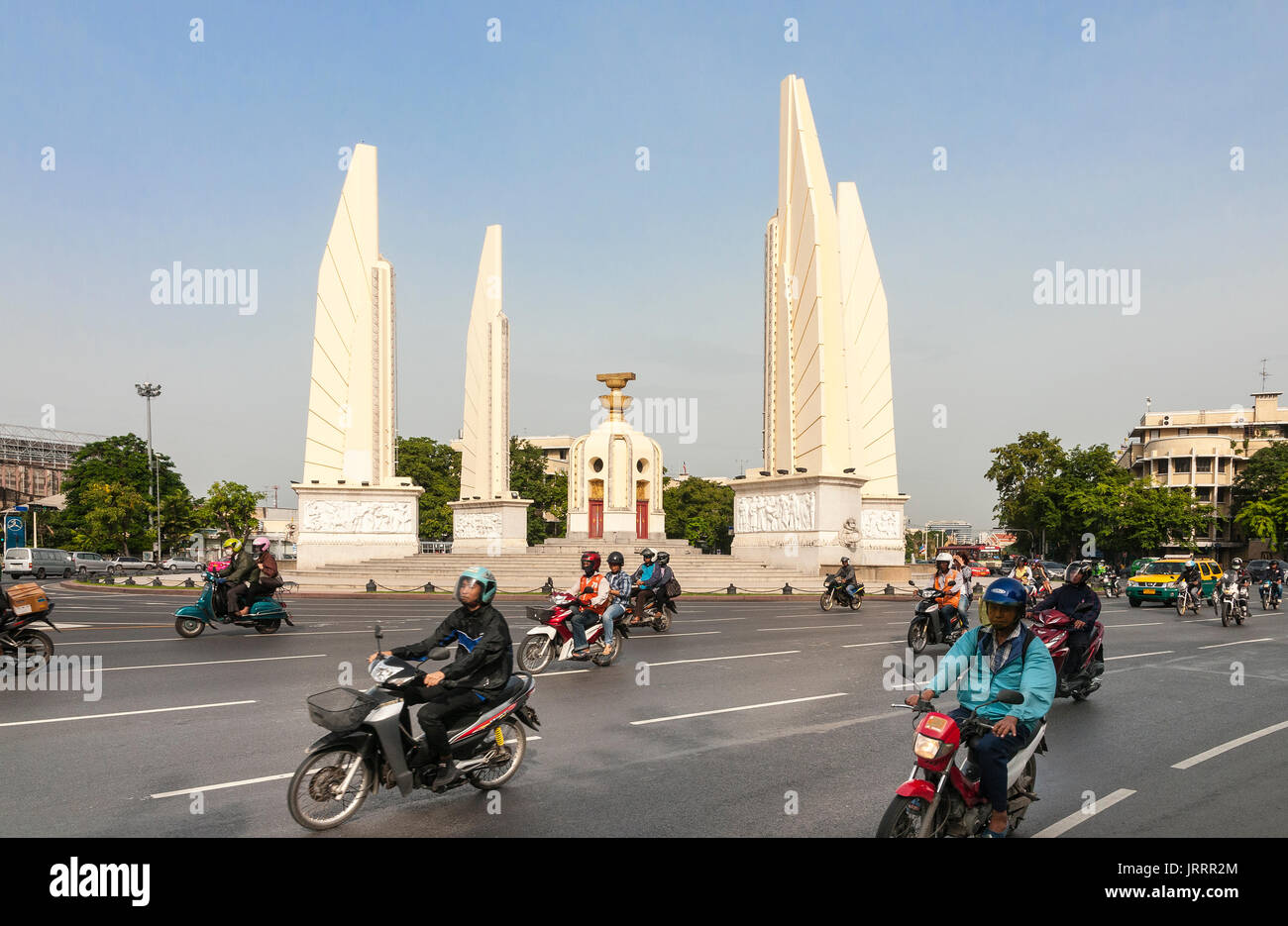 La democrazia è un monumento su Ratchadamnoen Avenue, Bangkok, Thailandia Foto Stock