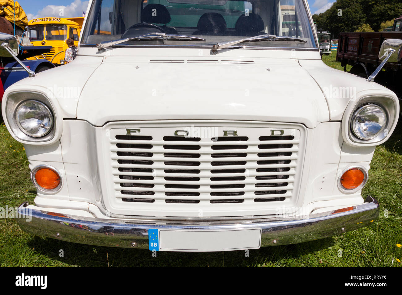 Un edificio restaurato del 1972 Ford Transit van. Foto Stock