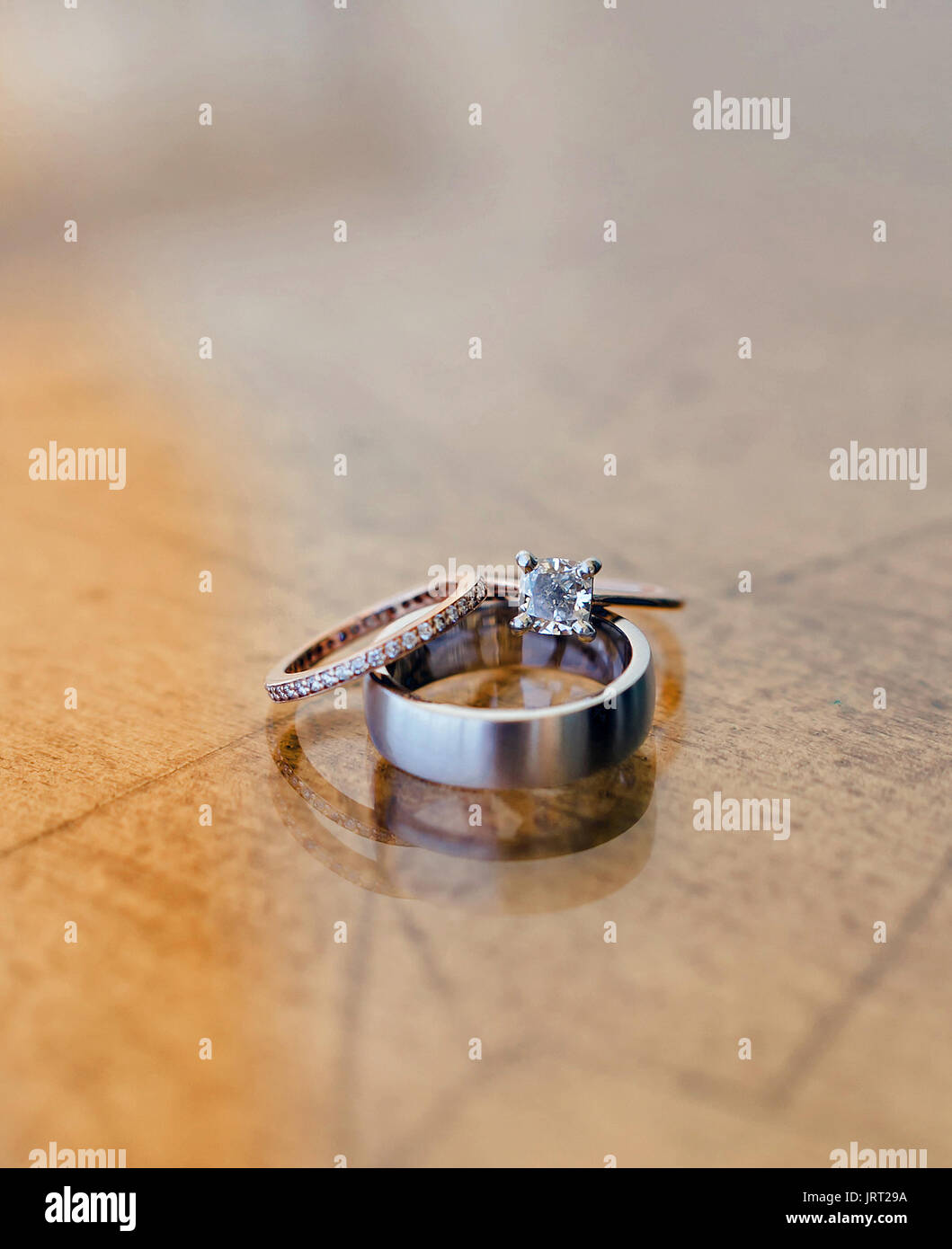 Matrimoni anelli o bande Foto Stock