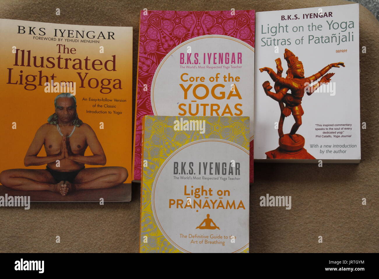 Lo Yoga libri correlati dalla fine di Shri B K S Iyengar, il fondatore di Iyengar Yoga Foto Stock