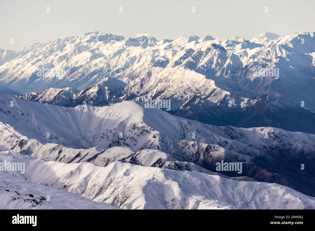 Incredibili livelli di montagna sull'Isola del Sud della Nuova Zelanda da Cardrona neve località. Foto Stock