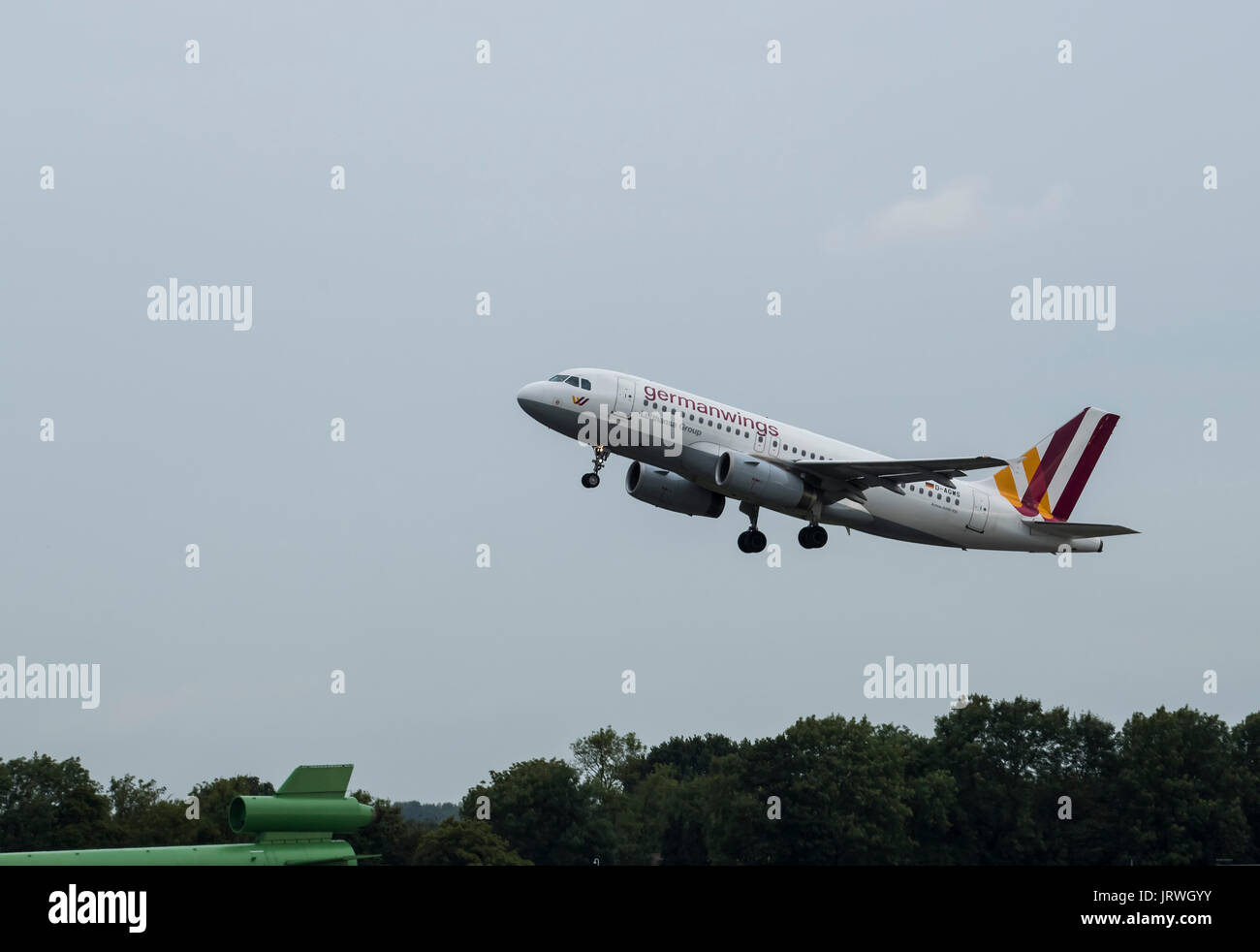 Un German Wings Airbus A319 tajes iff frin London Stansted Airport Foto Stock
