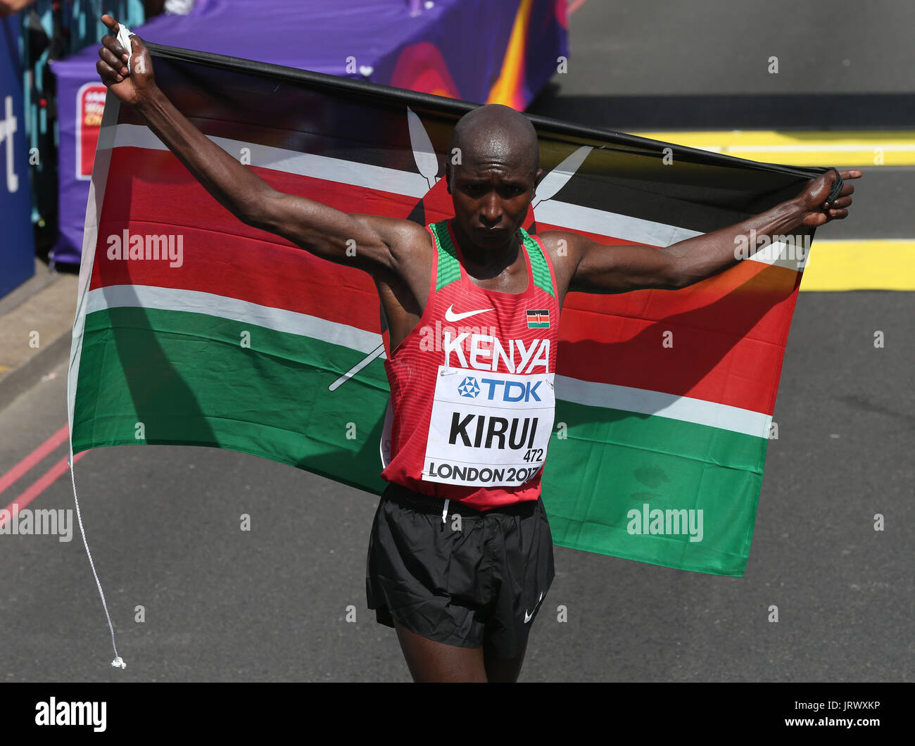 Il Kenya è Geoffrey Kipkorir Kiri vince il Uomini Maratona durante il giorno tre del 2017 IAAF Campionati del mondo presso il London Stadium. Foto Stock