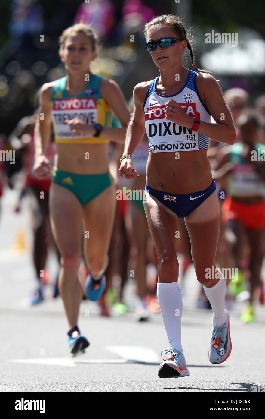 Gran Bretagna Alyson Dixon nella donna finale maratona durante il giorno tre del 2017 IAAF Campionati del mondo presso il London Stadium. Foto Stock