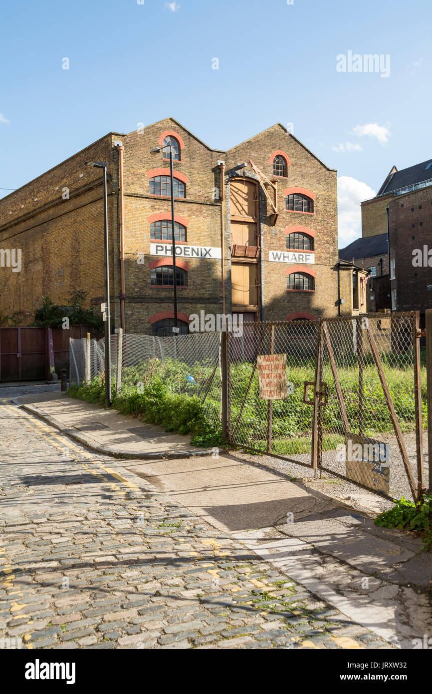 Phoenix Wharf, un magazzino convertito sulla parete Wapping, London, Regno Unito Foto Stock