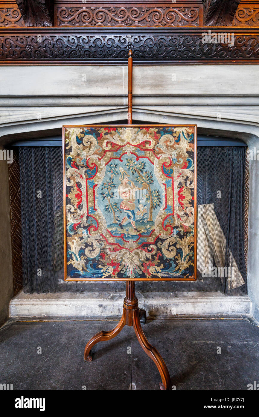 Schermata di fuoco in Chawton House Library, la grande casa di cui al di Jane Austen, di proprietà di suo fratello Edward Knight, Chawton, Hampshire, sud Englan Foto Stock