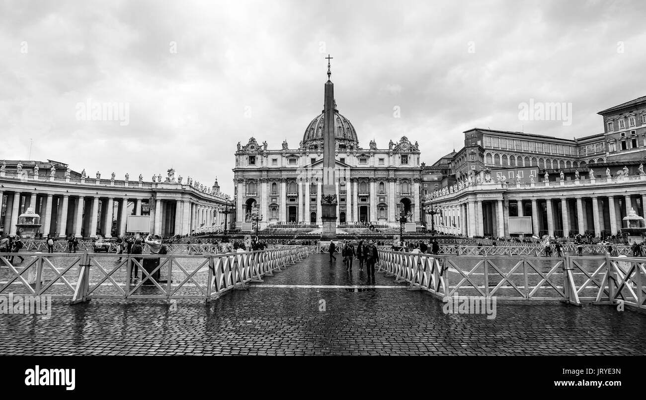 Piazza San Pietro a Città del Vaticano a Roma - Roma / Italia - 6 novembre 2016 Foto Stock