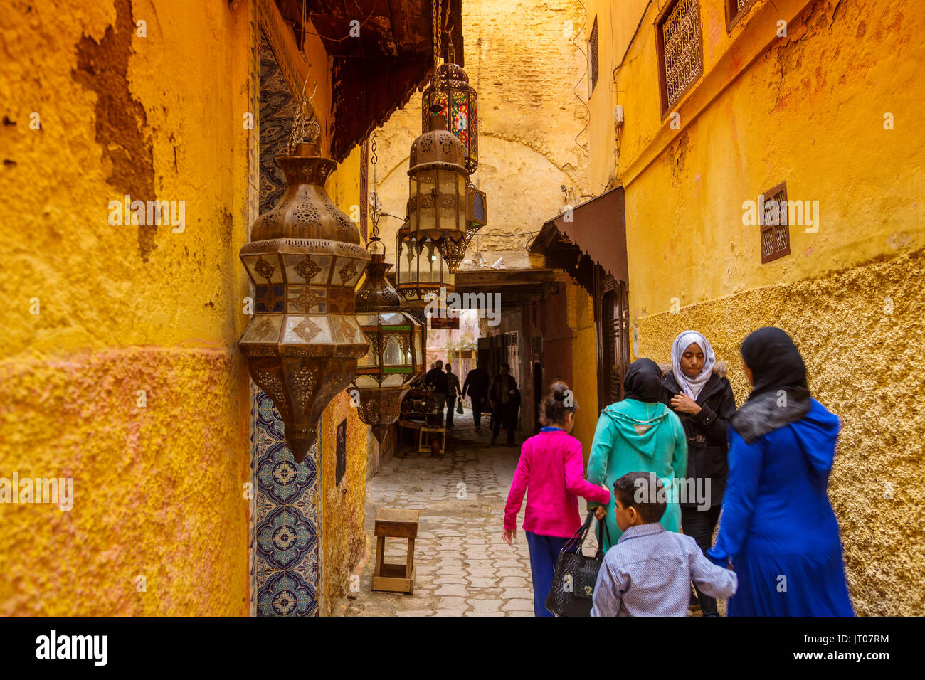 La vita di strada scena. Città Imperiale Meknes, Marocco, Maghreb Nord Africa Foto Stock