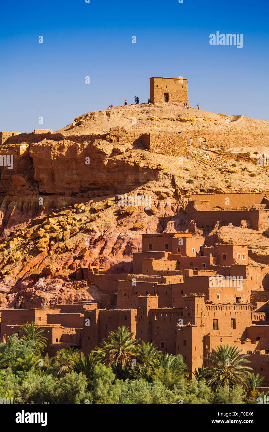 Ksar Ait Benhaddou, vecchio Berber adobe-villaggio di mattoni o kasbah, provincia di Ouarzazate. UNESCO - Sito Patrimonio dell'umanità. Il Marocco, Maghreb Nord Africa Foto Stock