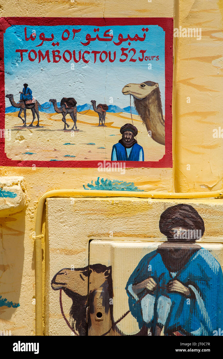 Tombouctou 52 Jours Sign in una agenzia di viaggi per il deserto, Ouarzazate. Il Marocco, Maghreb Nord Africa Foto Stock