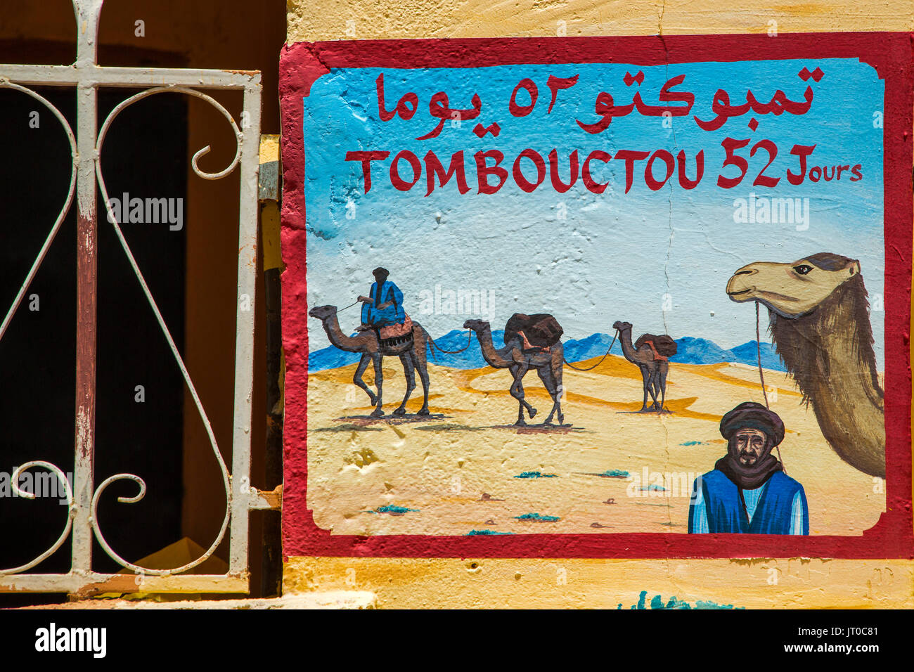 Tombouctou 52 Jours Sign in una agenzia di viaggi per il deserto, Ouarzazate. Il Marocco, Maghreb Nord Africa Foto Stock