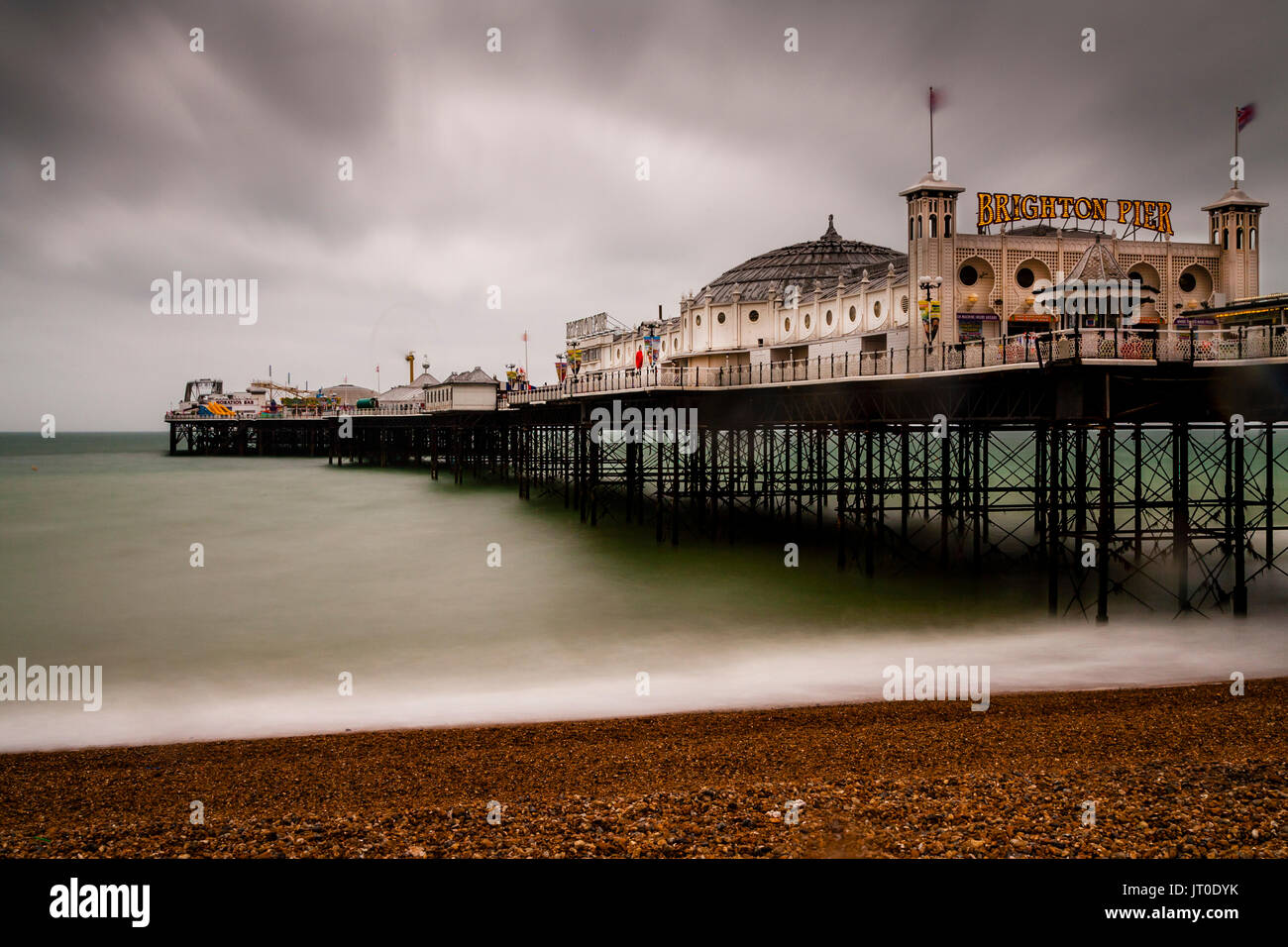 La Brighton Palace Pier in un giorno di pioggia, Brighton, Sussex, Regno Unito Foto Stock