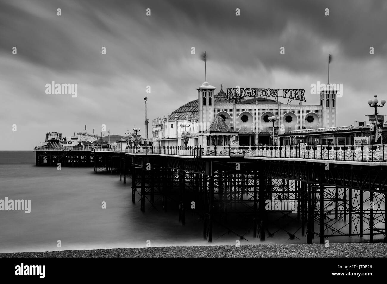 La Brighton Palace Pier in un giorno di pioggia, Brighton, Sussex, Regno Unito Foto Stock