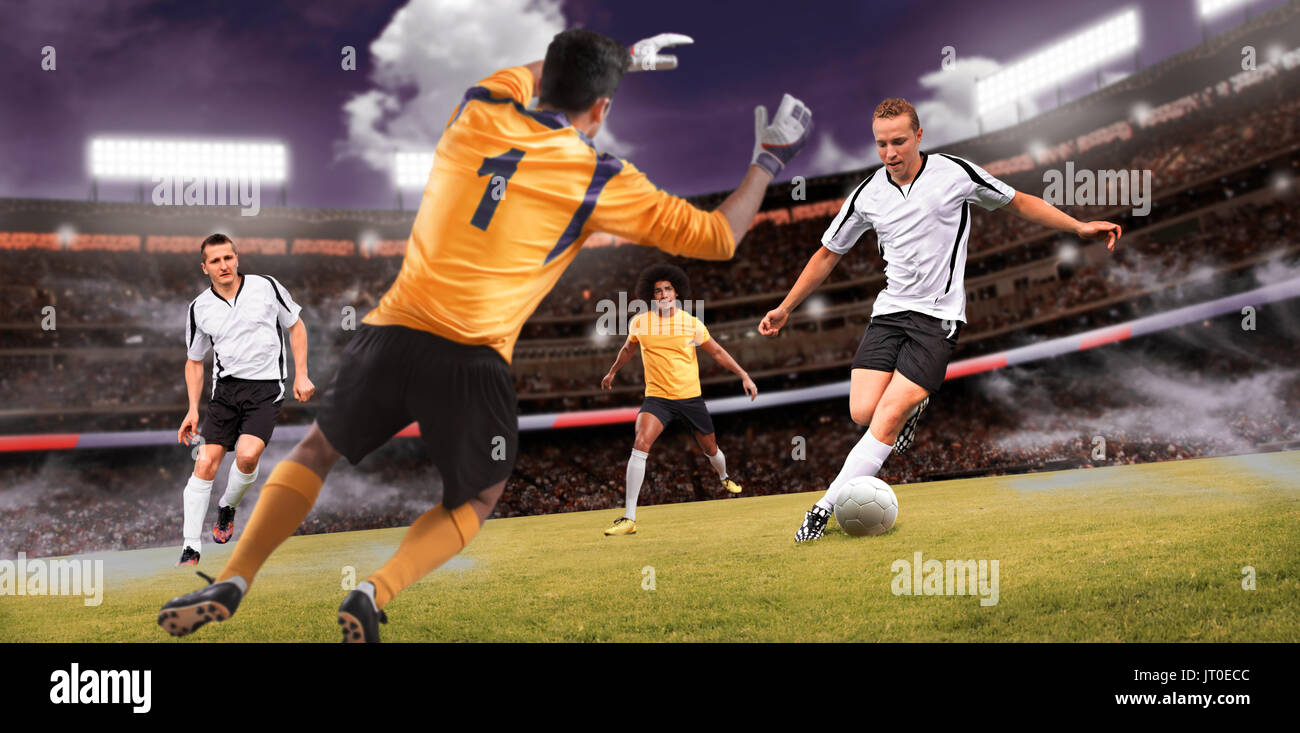 Scene da un calcio o partita di calcio con un lettore maschio Foto Stock