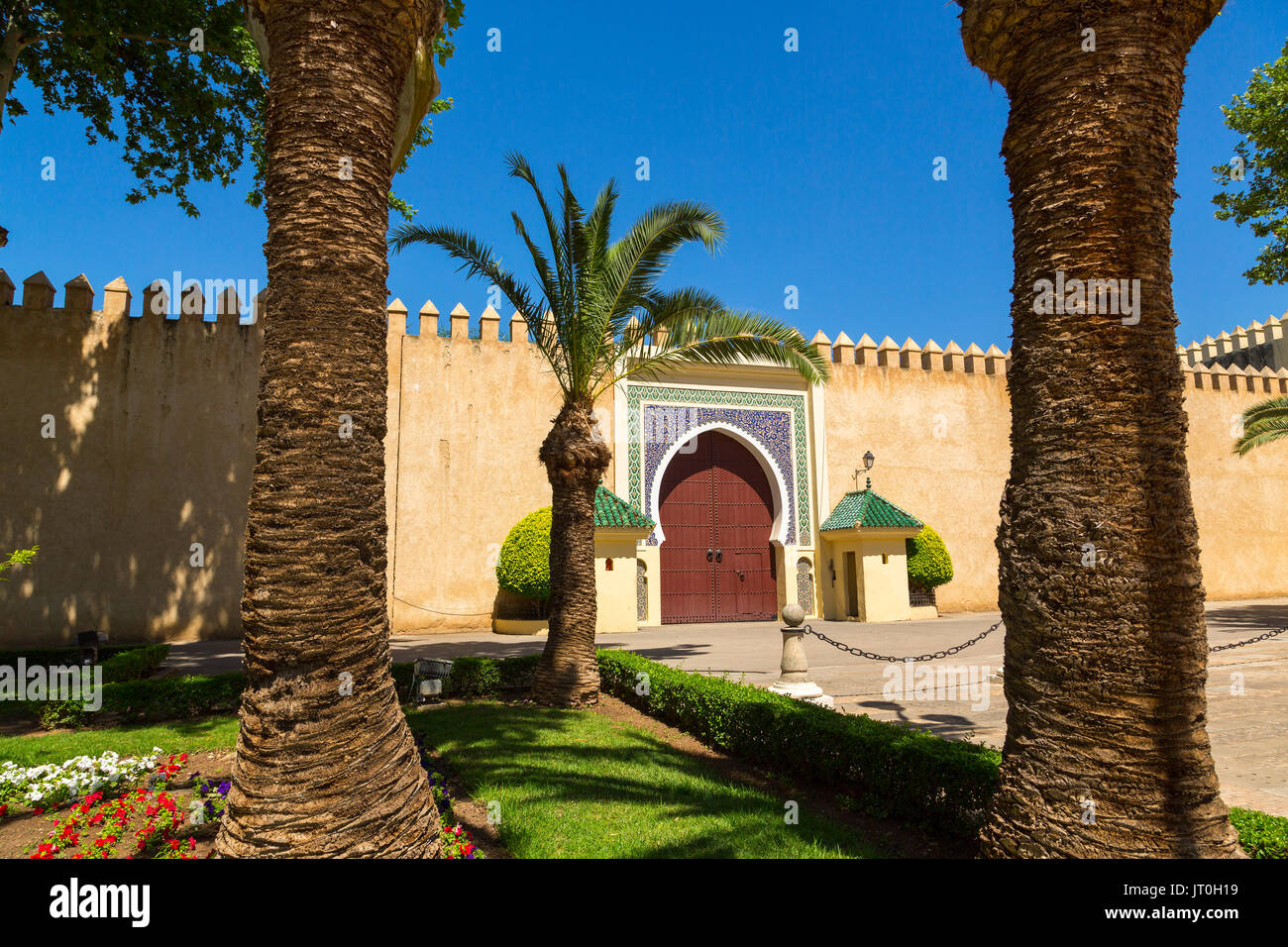 Dar El Makhzen Royal Palace da Place des Alaouites, moderna città di Fez, Fes el Bali. Il Marocco, Maghreb Nord Africa Foto Stock