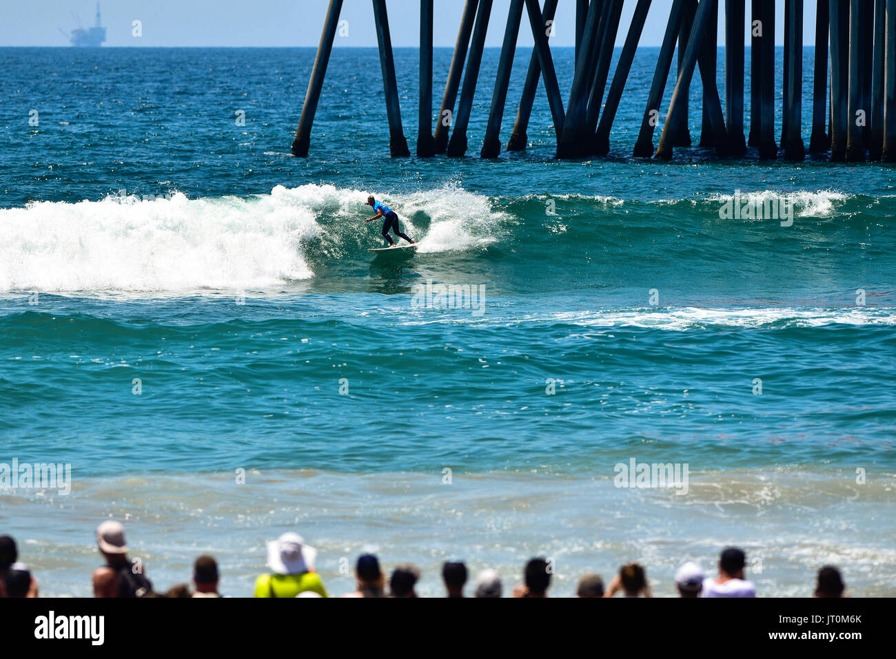 Huntington Beach, Stati Uniti d'America. 06 Agosto, 2017. Sage Erickson (USA) compete nel suo primo WSL CT finali all'2017 US Open di surf di fronte a centinaia di migliaia di tifosi in Huntington Beach, CA. Credito: Benjamin Ginsberg/Alamy Live News. Foto Stock