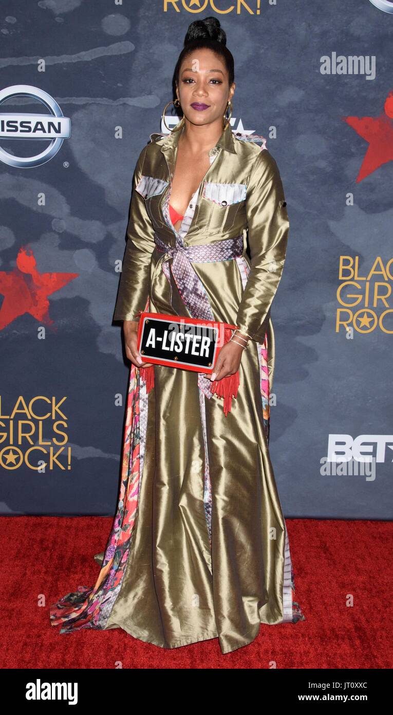 Newark, NJ, Stati Uniti d'America. 5 Ago, 2017. Tiffany Haddish presso gli arrivi di BET di Black Girls Rock! 2017, NJPAC, Newark, NJ Agosto 5, 2017. Credito: RCF/Everett raccolta/Alamy Live News Foto Stock