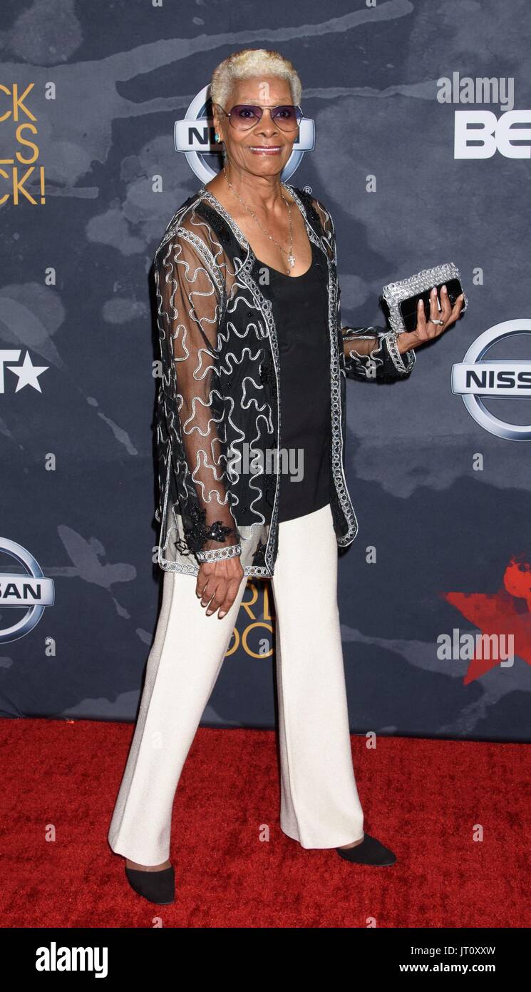 Newark, NJ, Stati Uniti d'America. 5 Ago, 2017. Dionne Warwick presso gli arrivi di BET di Black Girls Rock! 2017, NJPAC, Newark, NJ Agosto 5, 2017. Credito: RCF/Everett raccolta/Alamy Live News Foto Stock