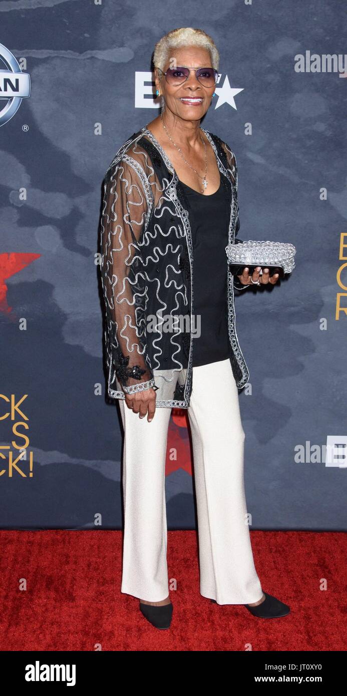 Newark, NJ, Stati Uniti d'America. 5 Ago, 2017. Dionne Warwick presso gli arrivi di BET di Black Girls Rock! 2017, NJPAC, Newark, NJ Agosto 5, 2017. Credito: RCF/Everett raccolta/Alamy Live News Foto Stock