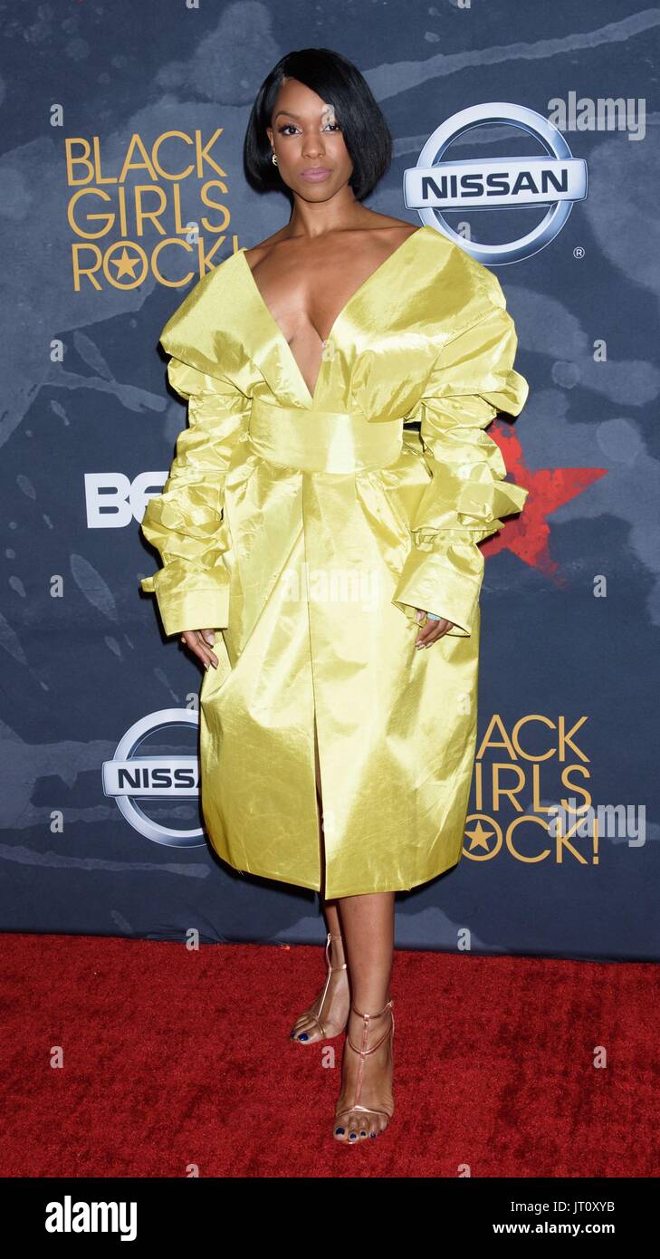 Newark, NJ, Stati Uniti d'America. 5 Ago, 2017. Michelle Mitchenor presso gli arrivi di BET di Black Girls Rock! 2017, NJPAC, Newark, NJ Agosto 5, 2017. Credito: RCF/Everett raccolta/Alamy Live News Foto Stock