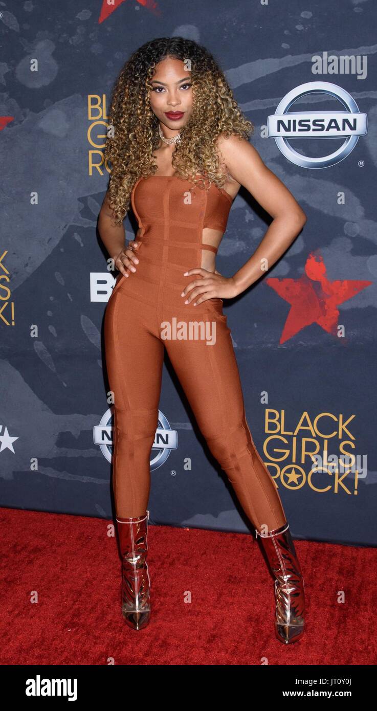 Newark, NJ, Stati Uniti d'America. 5 Ago, 2017. Lucki Starr presso gli arrivi di BET di Black Girls Rock! 2017, NJPAC, Newark, NJ Agosto 5, 2017. Credito: RCF/Everett raccolta/Alamy Live News Foto Stock